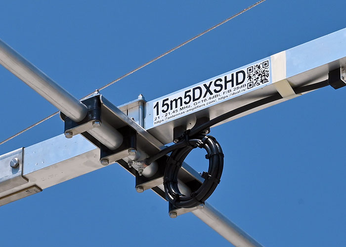 15m 5el DX Contest Antenna 15m5DXSHD For Extreme Weather Conditions Balun and Dipole View