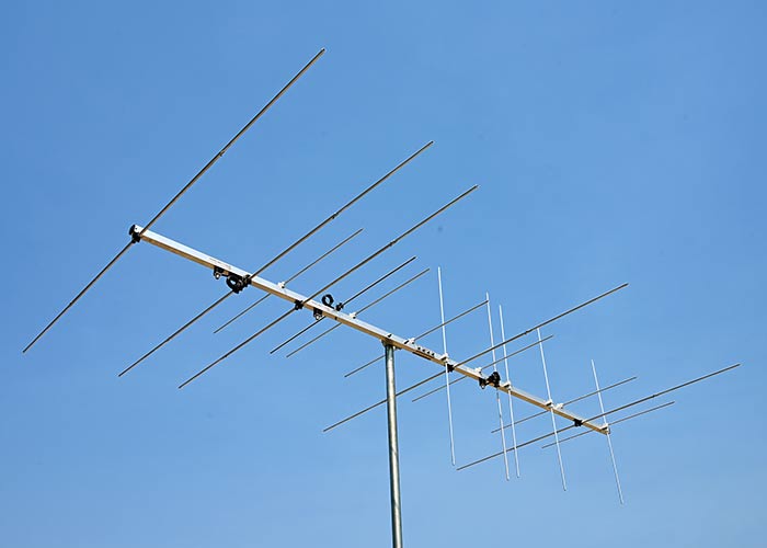 4 meter and 2 meter Dual Band Antenna 144 MHz Horizontal 145 MHz Vertical Polarization Yagi