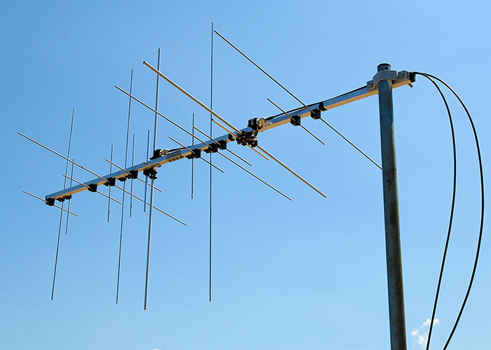 Double DualBand 2m 70cm Antenna 2x2m70cmHV20 Horizontal Vertical Polarization Connected cables Double DualBand 2m 70cm Antenna 2x2m70cmHV20 Horizontal Vertical Polarization