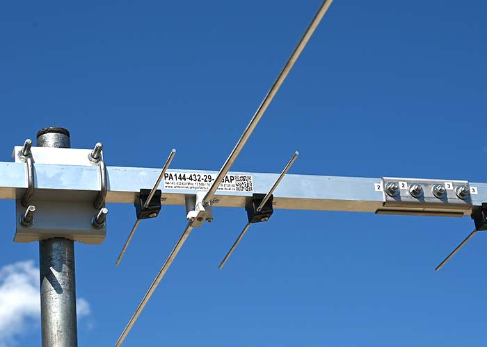 Dual Band 144MHz and 432MHz Yagi Antenna Bracket and Label View PA144-432-29-4.5AP EME Power