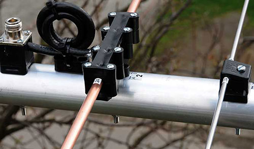 Dipole-Holder-Max-Air-on-144MHz-antenna-www.antennas-amplifiers
